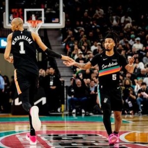 星空体育app官方下载-申京准三双完爆文班亚马，杜兰特18+4+7探花郎暴走，火箭复仇马刺|凯文·杜兰特|圣安东尼奥马刺队|俄克拉荷马雷霆队|明尼苏达森林狼队|阿尔佩伦-申京_新浪体育_新浪新闻